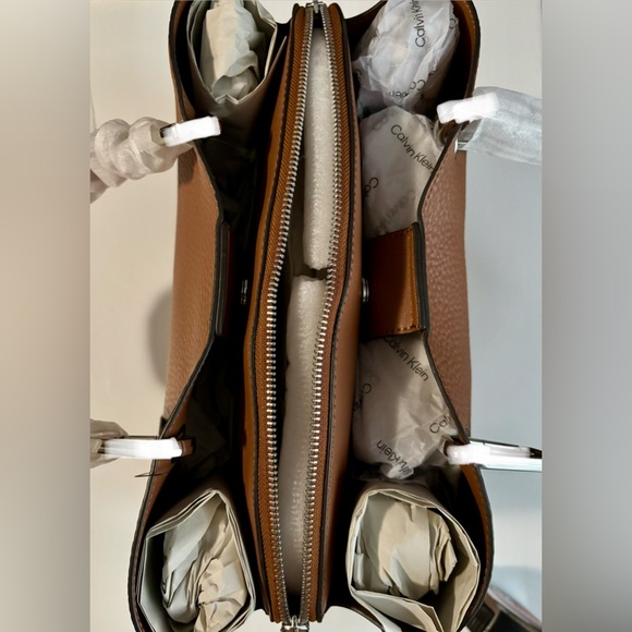 NWT Calvin Klein “Garnet” Shoulder Bag. Approx measurements as pictured - Picture 3 of 14